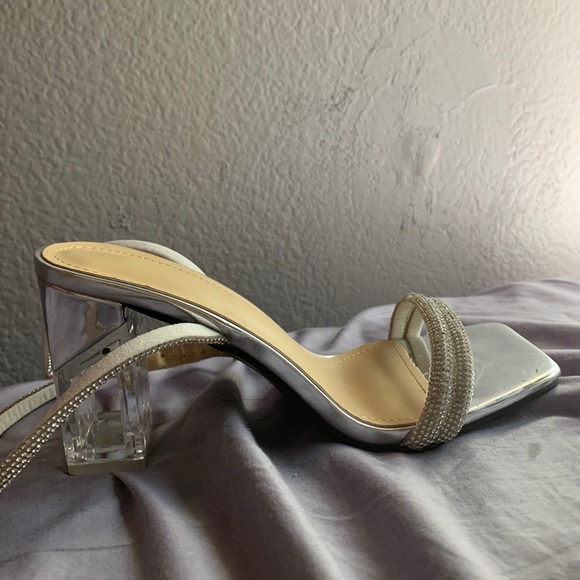 silver heels - Picture 2 of 2